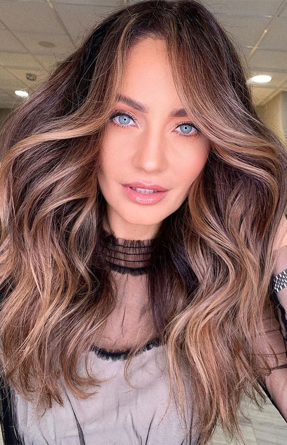 57 Cute Autumn Hair Colours and Hairstyles : Toasted Pecan Highlights