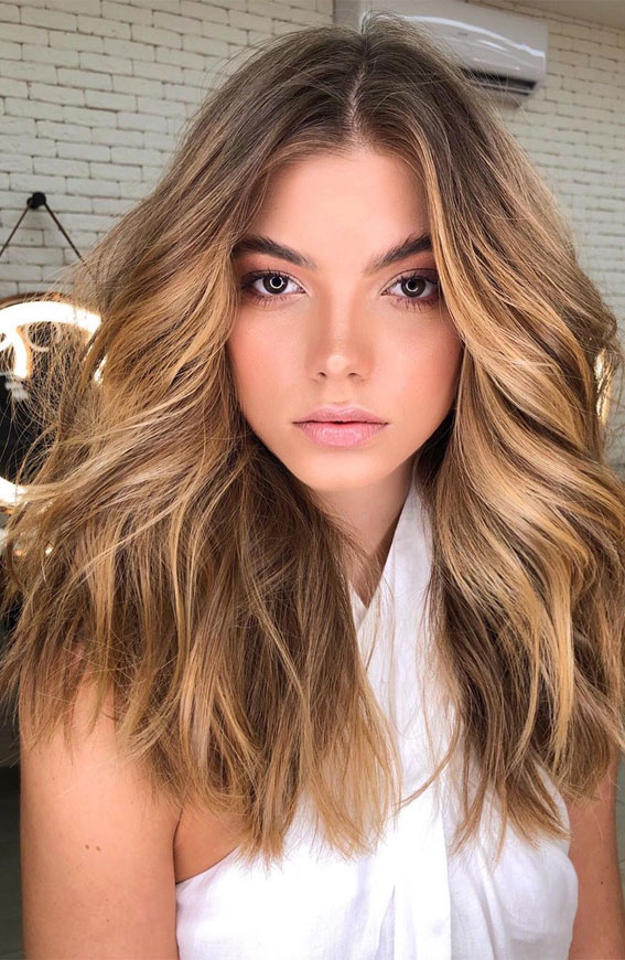 57 Cute Autumn Hair Colours and Hairstyles : Caramel & Modern Lose Waves