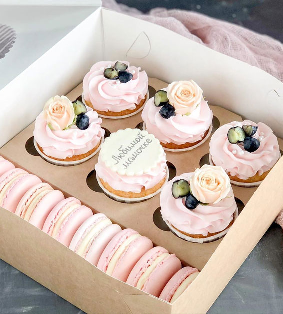 59 Pretty Cupcake Ideas for Wedding and Any Occasion : Macarons & Pink cupcakes