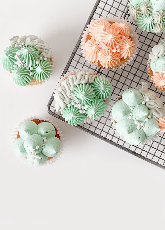 59 Pretty Cupcake Ideas for Wedding and Any Occasion : Vanilla cupcakes
