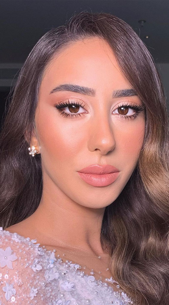 49 Incredibly Beautiful Soft Makeup Looks For Any Occasion : Soft peach makeup look