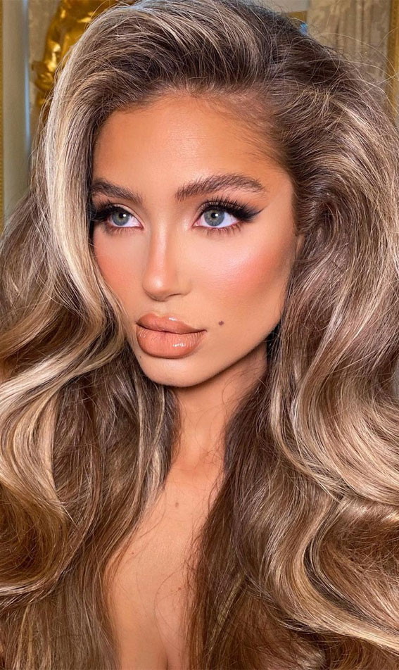 49 Incredibly Beautiful Soft Makeup Looks For Any Occasion : Blue Eyes & Soft Glam Look