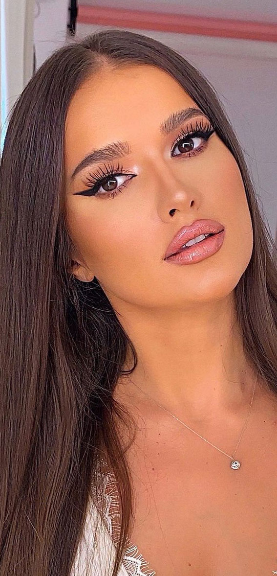 49 Incredibly Beautiful Soft Makeup Looks For Any Occasion : Soft Glam with pink lips