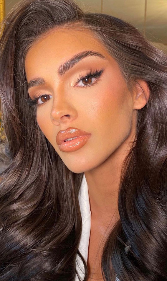 49 Incredibly Beautiful Soft Makeup Looks For Any Occasion : Brown eyes with soft lips
