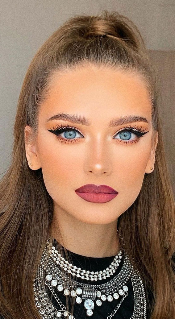 49 Incredibly Beautiful Soft Makeup Looks For Any Occasion : burgundy lip