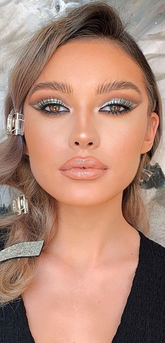 49 Incredibly Beautiful Soft Makeup Looks For Any Occasion : Retro soft blue look