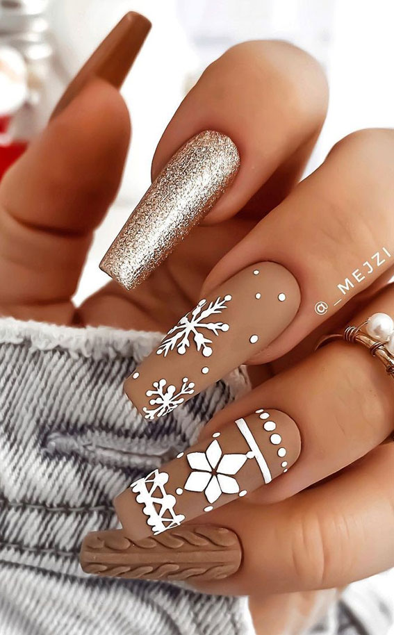 Festive Christmas Nail Art Ideas : Brown and Gold Christmas Nails
