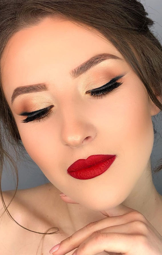 Beautiful Makeup Ideas That Are Absolutely Worth Copying : Soft Makeup look & Red Lips