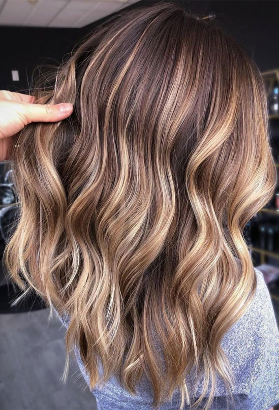 Beautiful Hair Colour Trends 2021 : Brown with blonde hair