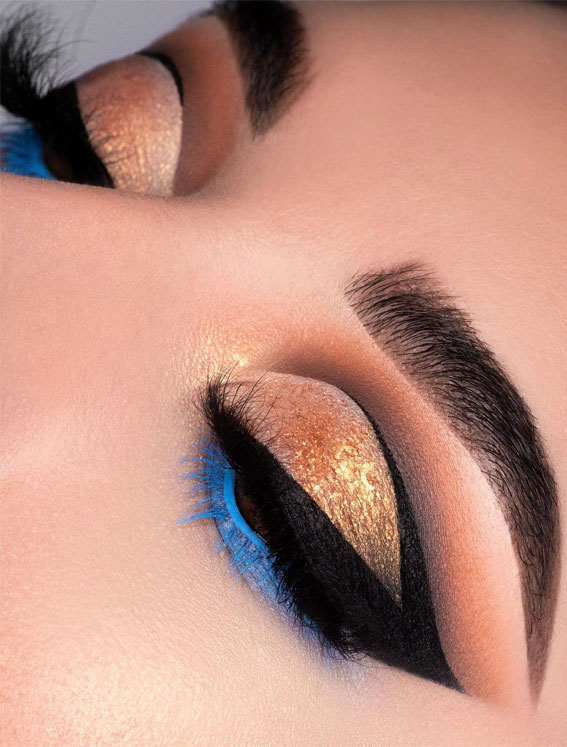 Gorgeous Makeup Trends To Be Wearing in 2021 : Blue & Gold and Black liner