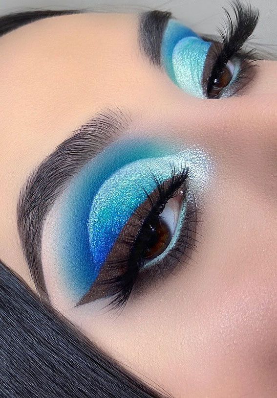 Gorgeous Makeup Trends To Be Wearing in 2021 : Blue and brown Makeup Look