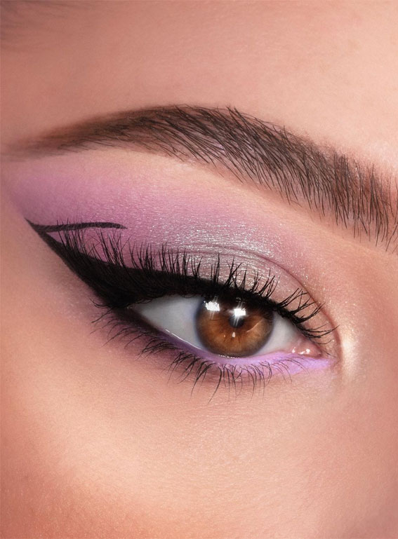 Gorgeous Makeup Trends To Be Wearing in 2021 : Lilac and Graphic Line
