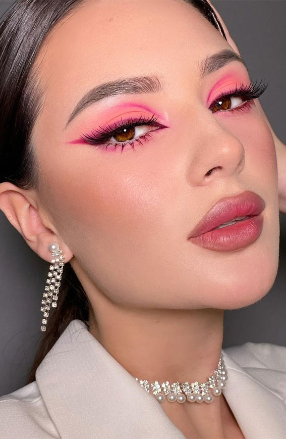 Gorgeous Makeup Trends To Be Wearing in 2021 : Pink Watercolor Eye Makeup