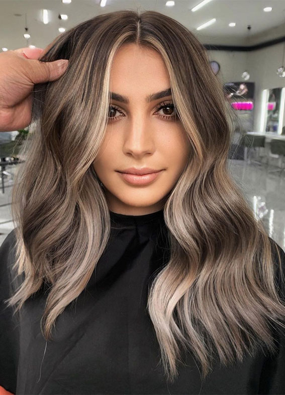 Best Hair Colours To Look Younger : Ombre Cool Tone of Blonde