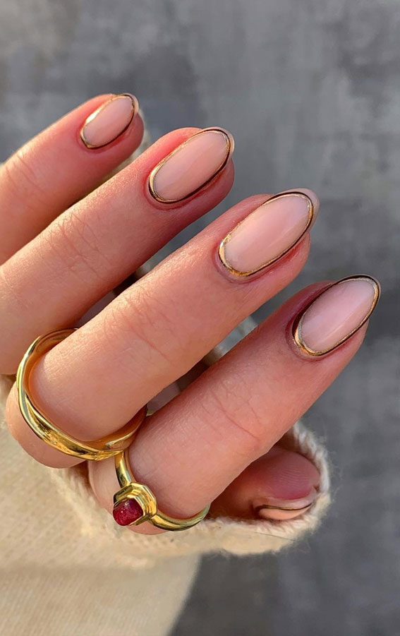 gold border nails, gold outline nails, clear nails with gold outline, nail designs spring 2021, nail trends 2021