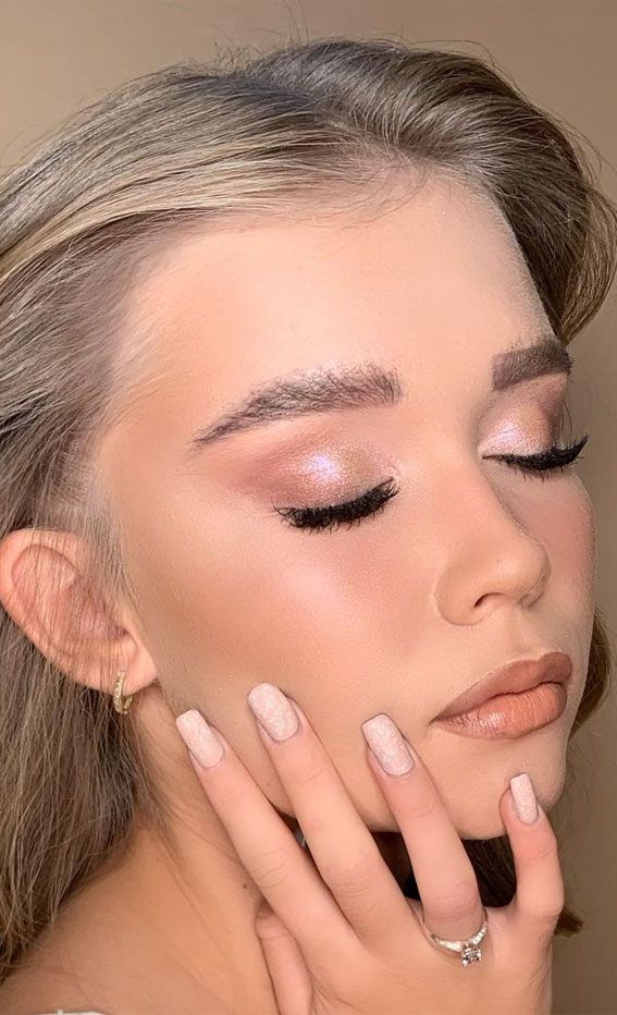 Soft glam makeup ideas : Glowing Eye Makeup look