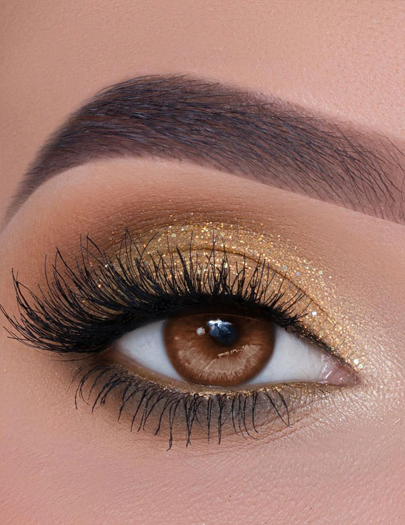 Soft glam makeup ideas : Golden Glitter Glam Makeup look