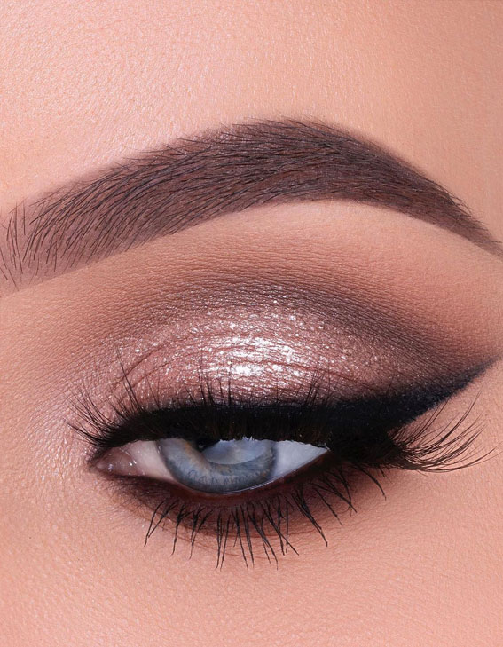 Soft glam makeup ideas : Soft bronze makeup look with wing
