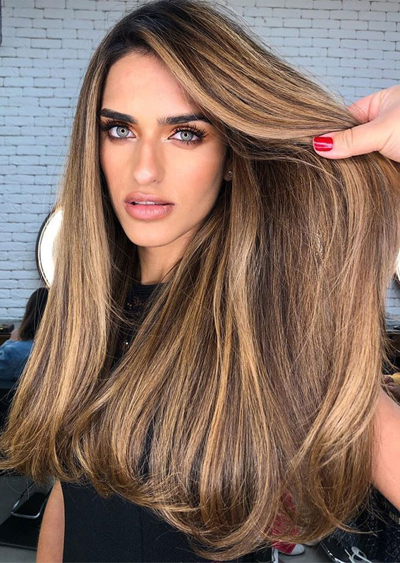 Best Hair Colours To Look Younger : Dark hair with blonde highlights