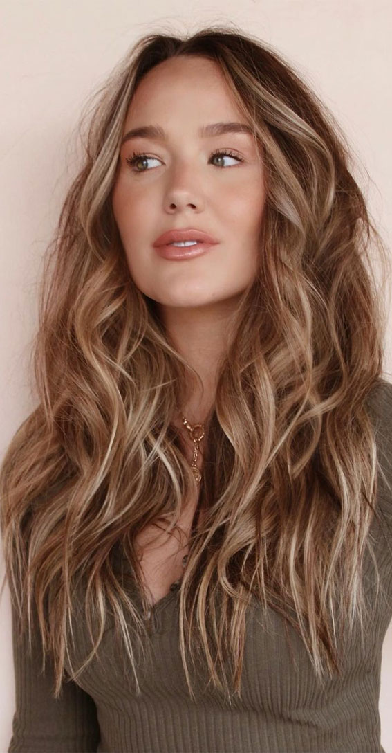Best Hair Colours To Look Younger : Trendy Blonde highlights