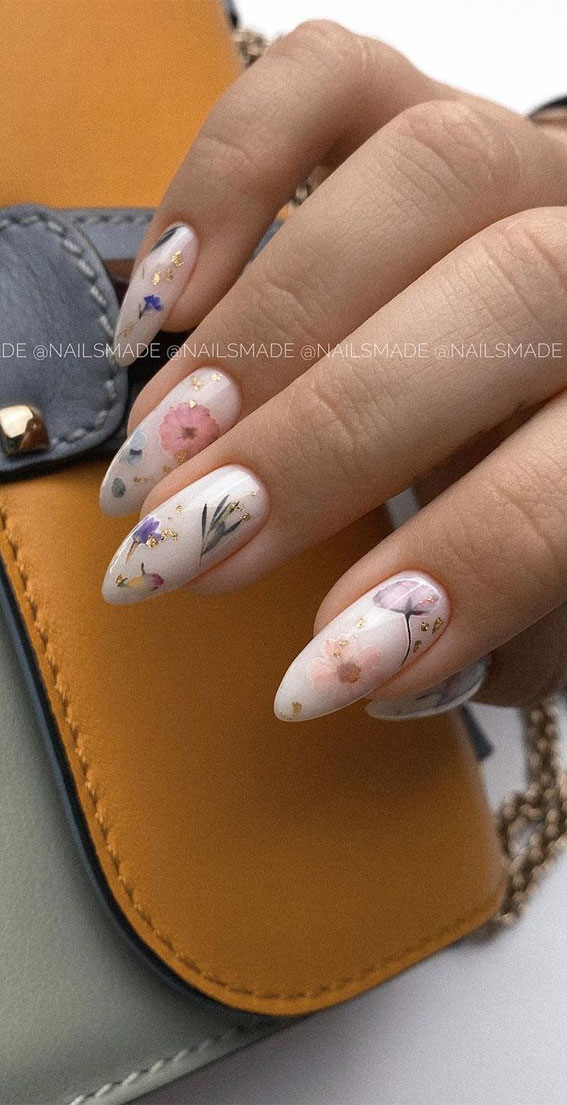 These Will Be the Most Popular Nail Art Designs of 2021 : Delicate floral nail art design