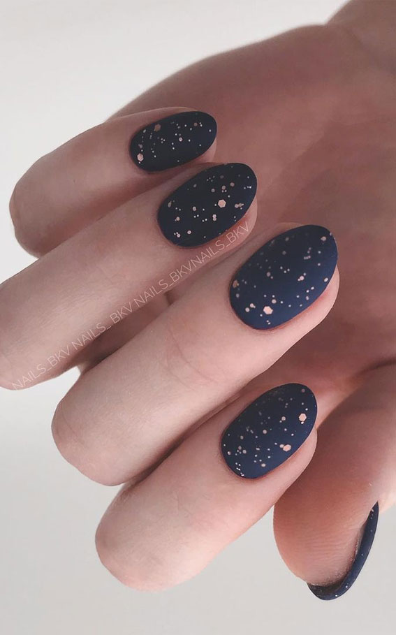 black nails, black and gold nails, dark blue matte nails, speckled nails, speckled nail art , terrazzo nails