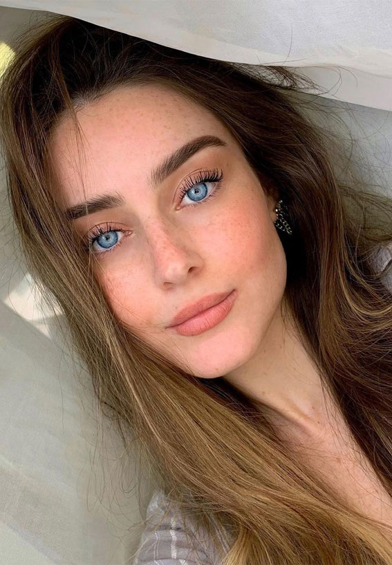 Pretty Natural no Makeup Look To Try in 2021 : Pretty Blue Eyes 