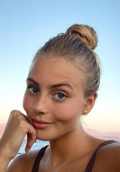 Pretty Natural no Makeup Look To Try in 2021 : Makeup Look With Top Bun