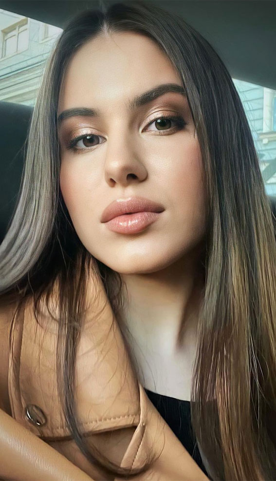 Pretty Natural no Makeup Look To Try in 2021 : Natural Makeup Look for Dark Hair