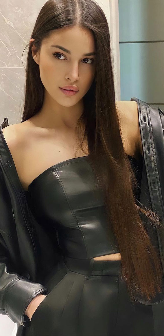 Pretty Natural no Makeup Look To Try in 2021 : Lady in leather