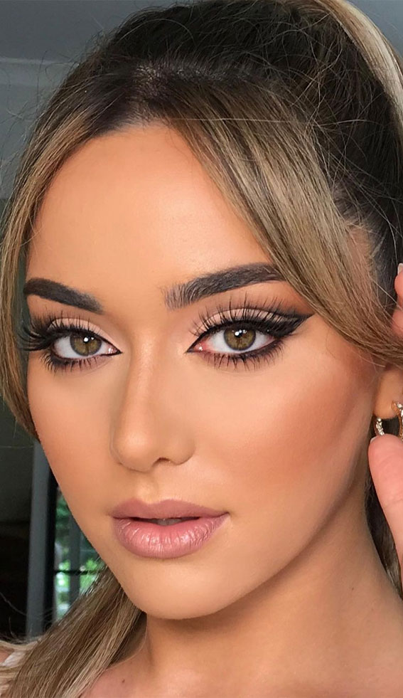 Soft glam makeup ideas : Soft makeup look with sexy eye liner