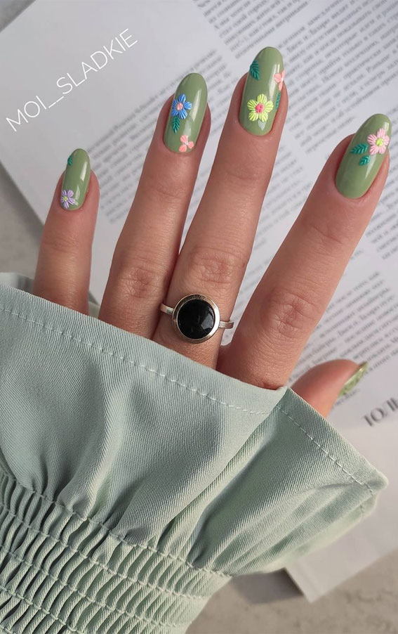The Prettiest Summer Nail Designs We’ve Saved : Pretty Flowers on Green Nails