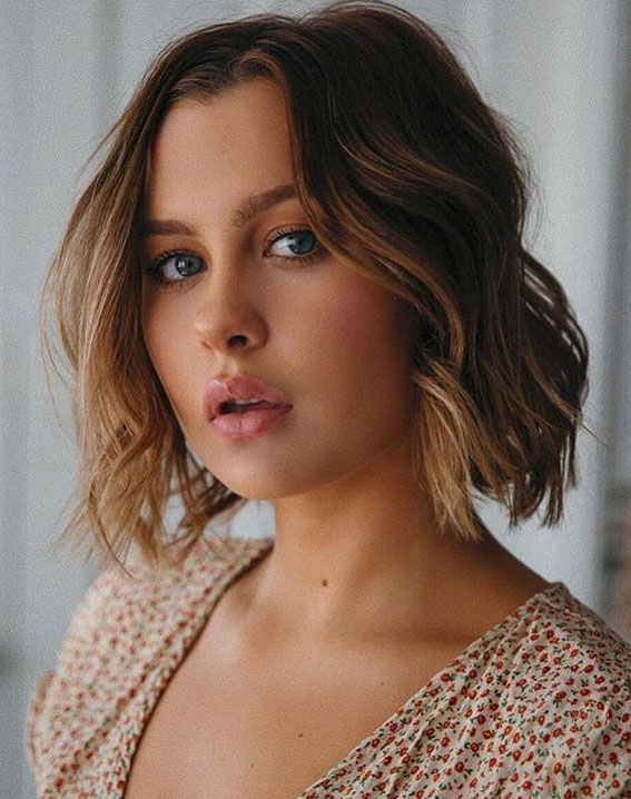 Best haircuts & Hairstyles To Try in 2021 : Dark Caramel Soft Cut