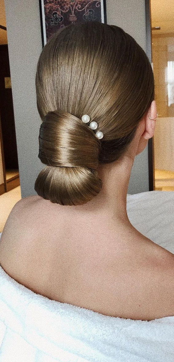 75 Trendiest Updo Hairstyles 2021 : Beautiful chignon for blonde hair