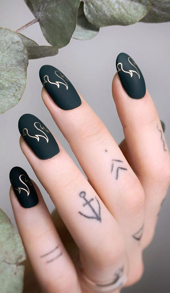 Stylish black nail art designs to keep your style on track :  Gold Trim Frame Black Nails