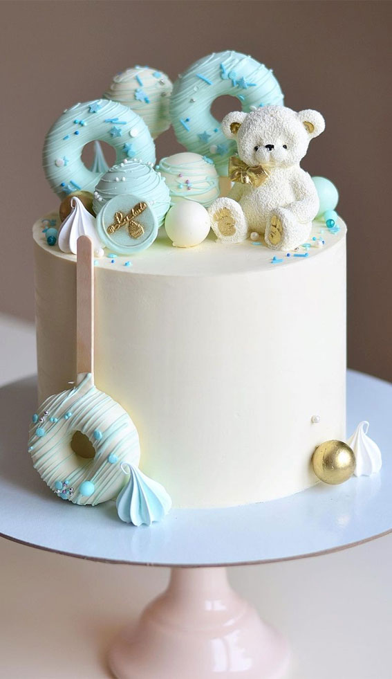 Pretty Cake Designs for Any Celebration : White cake topped with chocolate bear