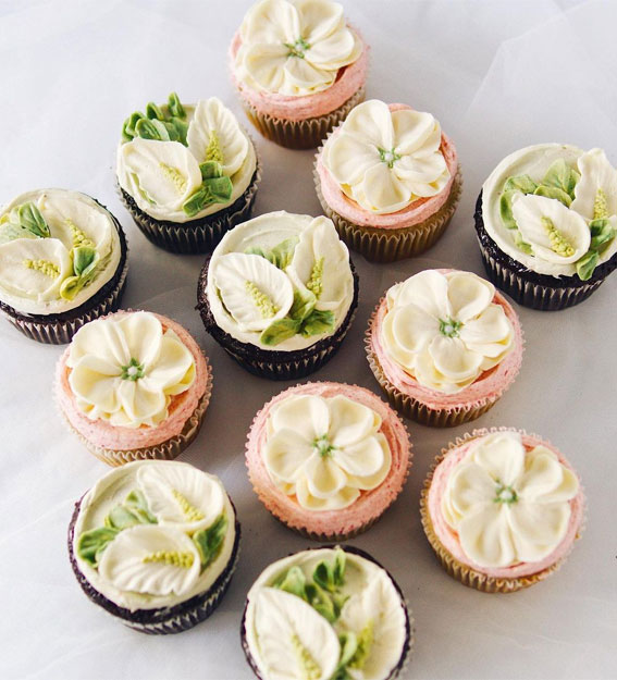 Cupcake Ideas Almost Too Cute to Eat : Calla lily buttercream cupcakes