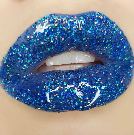 Perfect Lip Makeup Ideas :  Glossy Blue Hologram