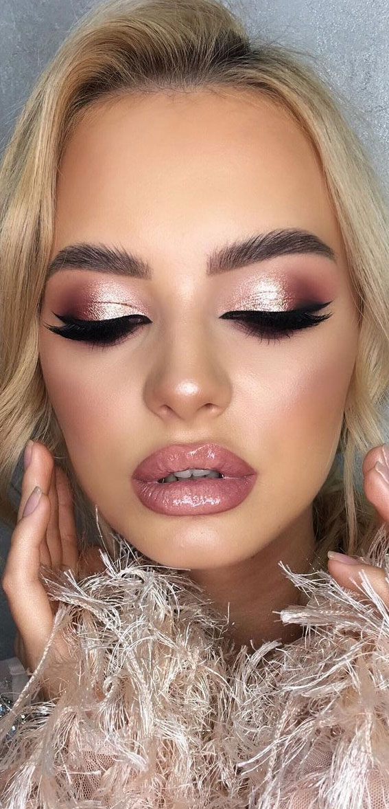 Stunning makeup looks 2021 : Rose Gold Eyeshadow Makeup Look