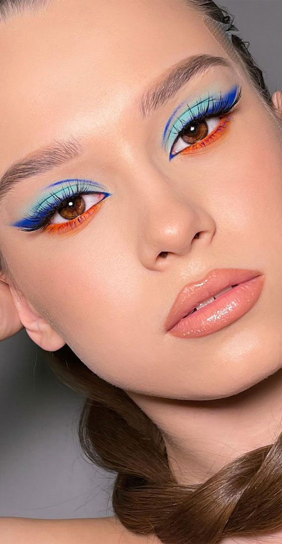 Stunning makeup looks 2021 : Blue and orange eyeshadow makeup look