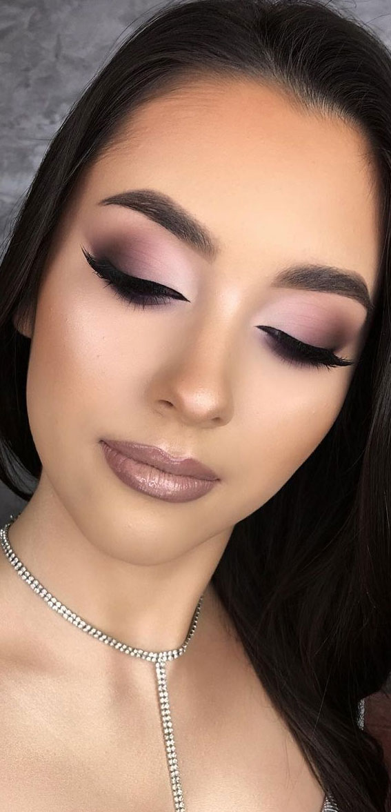 Stunning makeup looks 2021 : Purple matte smoky eye