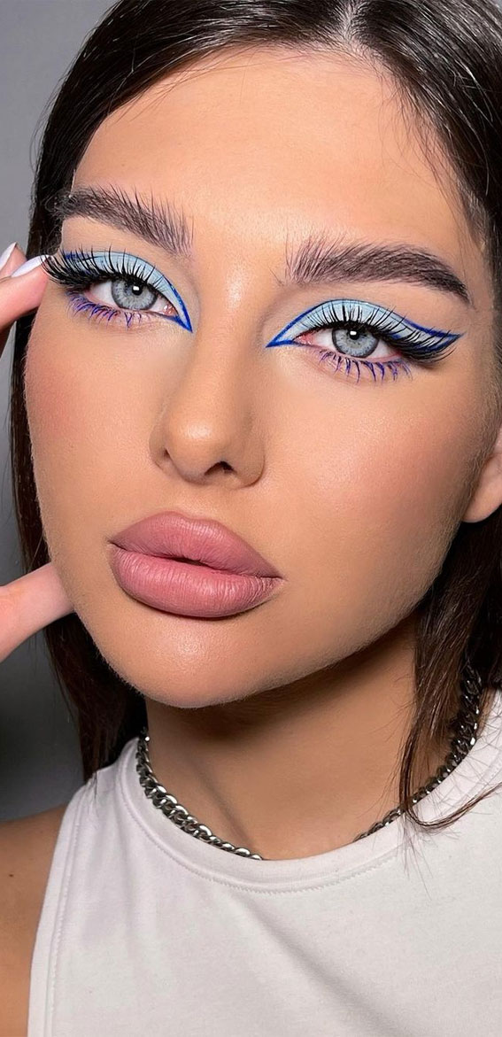Stunning makeup looks 2021 : Blue and Electric Blue Makeup look
