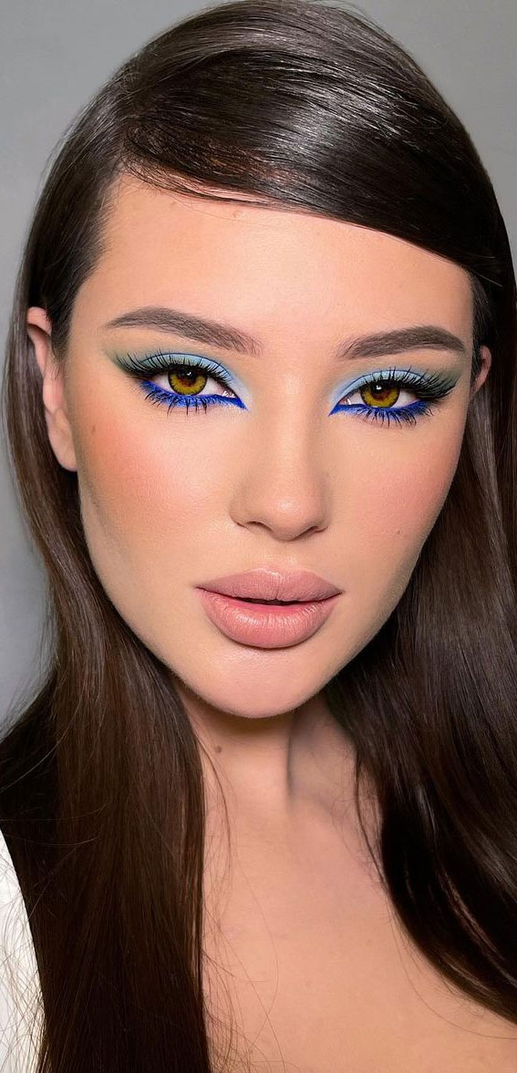 Stunning makeup looks 2021 : Shades of Blue Eyeshadow Look