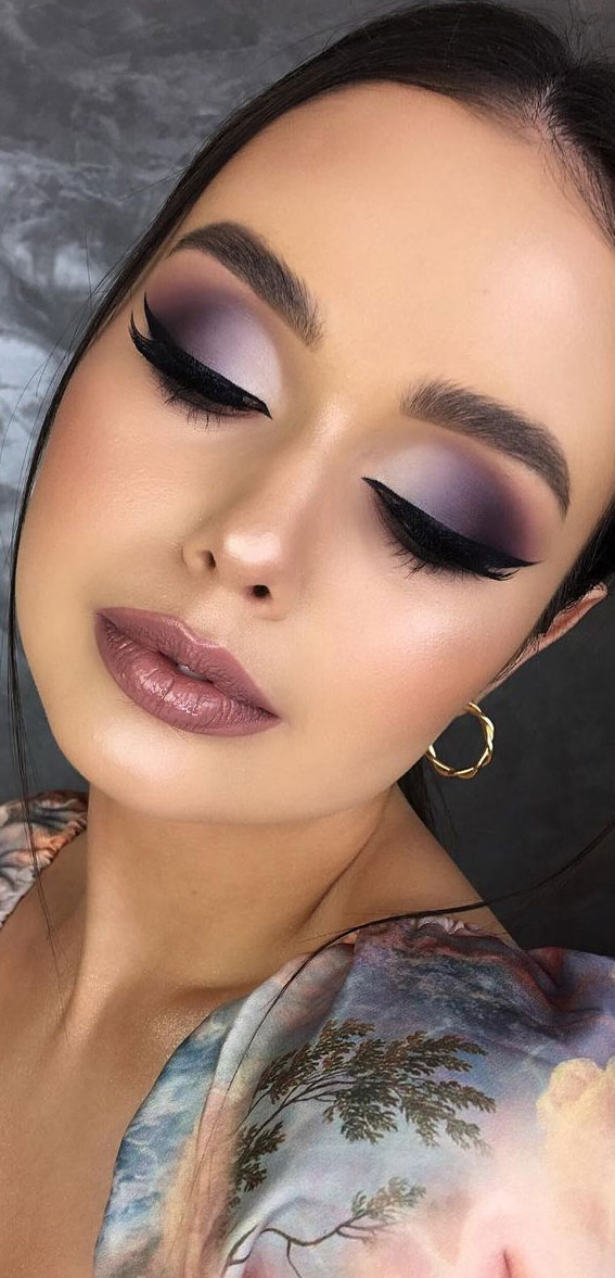 Stunning makeup looks 2021 : Smokey Purple Eyeshadow Makeup Look