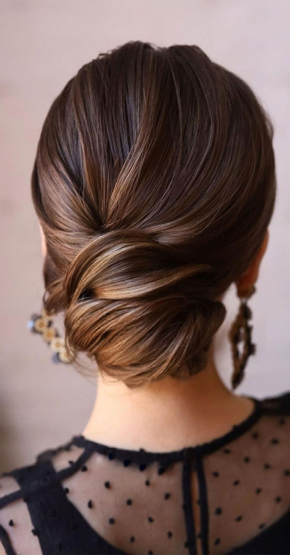 Sophisticated updos for any occasion – Beautiful Knotted Chignon