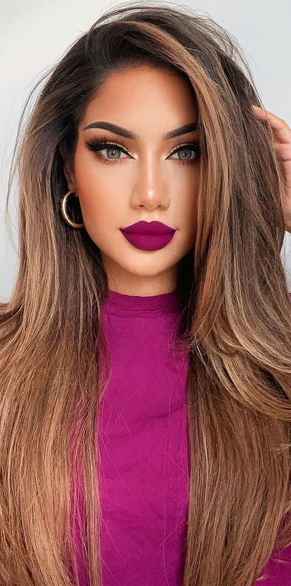 Stunning makeup looks 2021 : Chocolate brown eyeshadow & berry lips