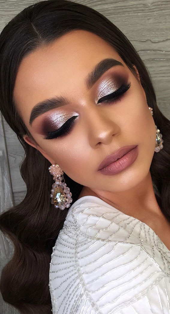 Stunning makeup looks 2021 : Shimmery Mauve Eyeshadow & Matte Mauve Lips