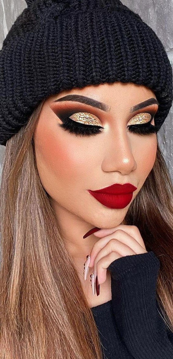 Stunning makeup looks 2021 : The perfect for holiday glam look