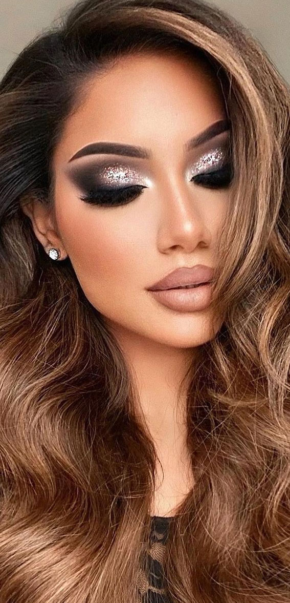 Stunning makeup looks 2021 : Glitter & Smokey Glam Look