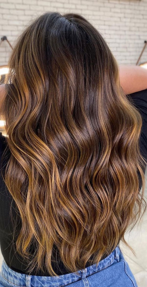 27 Caramel Hair Color Ideas : Brown Waves with Caramel Highlights